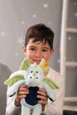 Steiff Knuffel Draak Samu Dragon 28cm 8 Steiff Knuffel Draak Samu Dragon 28cm -Knuffels Winkel image 1163