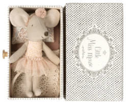 Maileg Knuffelmuis Dance Mouse Little Sister In Ligbed 11cm