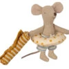 Maileg Knuffelmuis Kleine Broer In Cabin De Plage 11 Cm 2 Maileg Knuffelmuis Kleine Broer In Cabin De Plage 11 Cm -Knuffels Winkel image 778