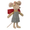 Maileg Hiker Muis Grote Zus 12 Cm 1 Maileg Hiker Muis Grote Zus 12 Cm -Knuffels Winkel image 884